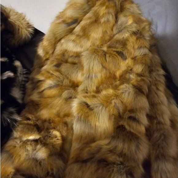 Pamela McCoy Black Diamond Collection S Replica Red Fox Faux Fur Coat - Picture 4 of 7